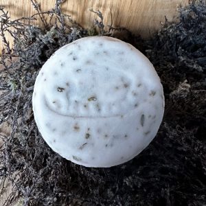 Egtvedpigens shampoobar med tranebærolie, røllike, ler og kirsebærblomst
